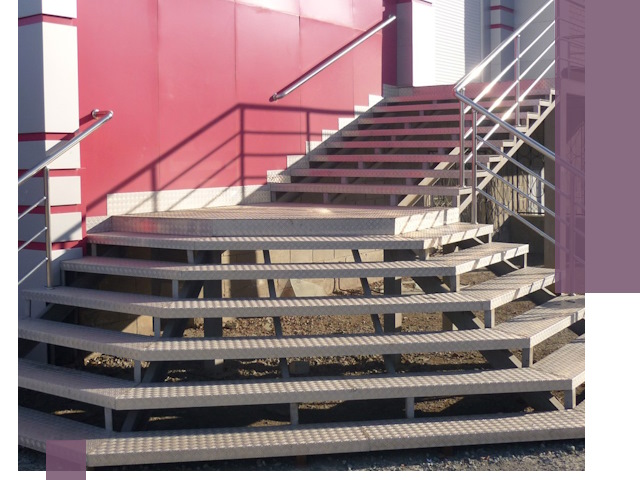 Лестницы для магазина в Ишиме — изготовление и монтаж