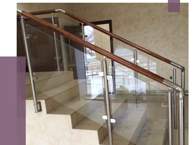 Комбинированные перила из металла и дерева в Ишиме