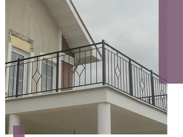 Изготовление балконных ограждений в Ишиме из металла и стекла